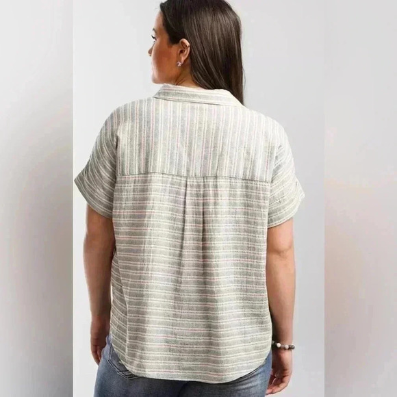 Women’s Buckle Black Striped Shirt. Size: Medium - Picture 2 of 13